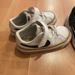 Nike White and Gold Low-Top Sneakers with Velcro Straps